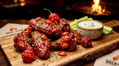Knusprige Inferno Wings mit Trinidad Scorpion Glaze